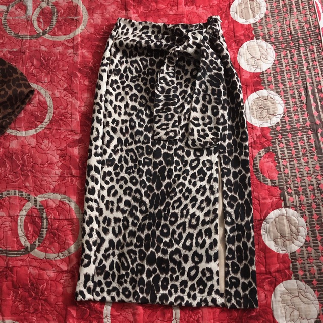 Chân váy da báo vạt buộc | BigBuy360 - bigbuy360.vn