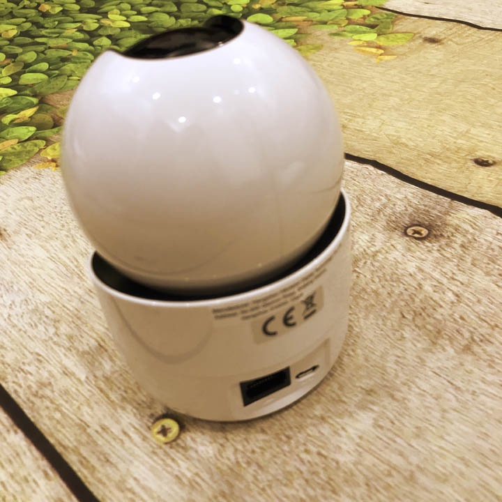 Camera IP wifi Hikvision DS-2CV2Q21FD-IW 2.0 Megapixel, quay quét 4 chiều, đầm thoại 2 chiều