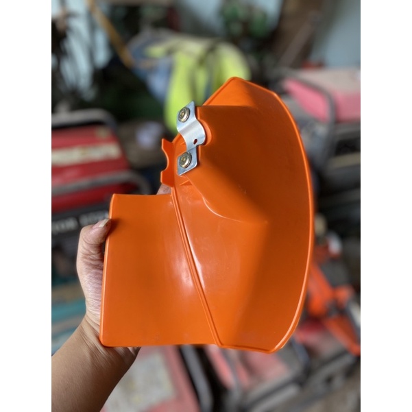 TẤM CHẮN BẢO VỆ MÁY PHÁT CỎ