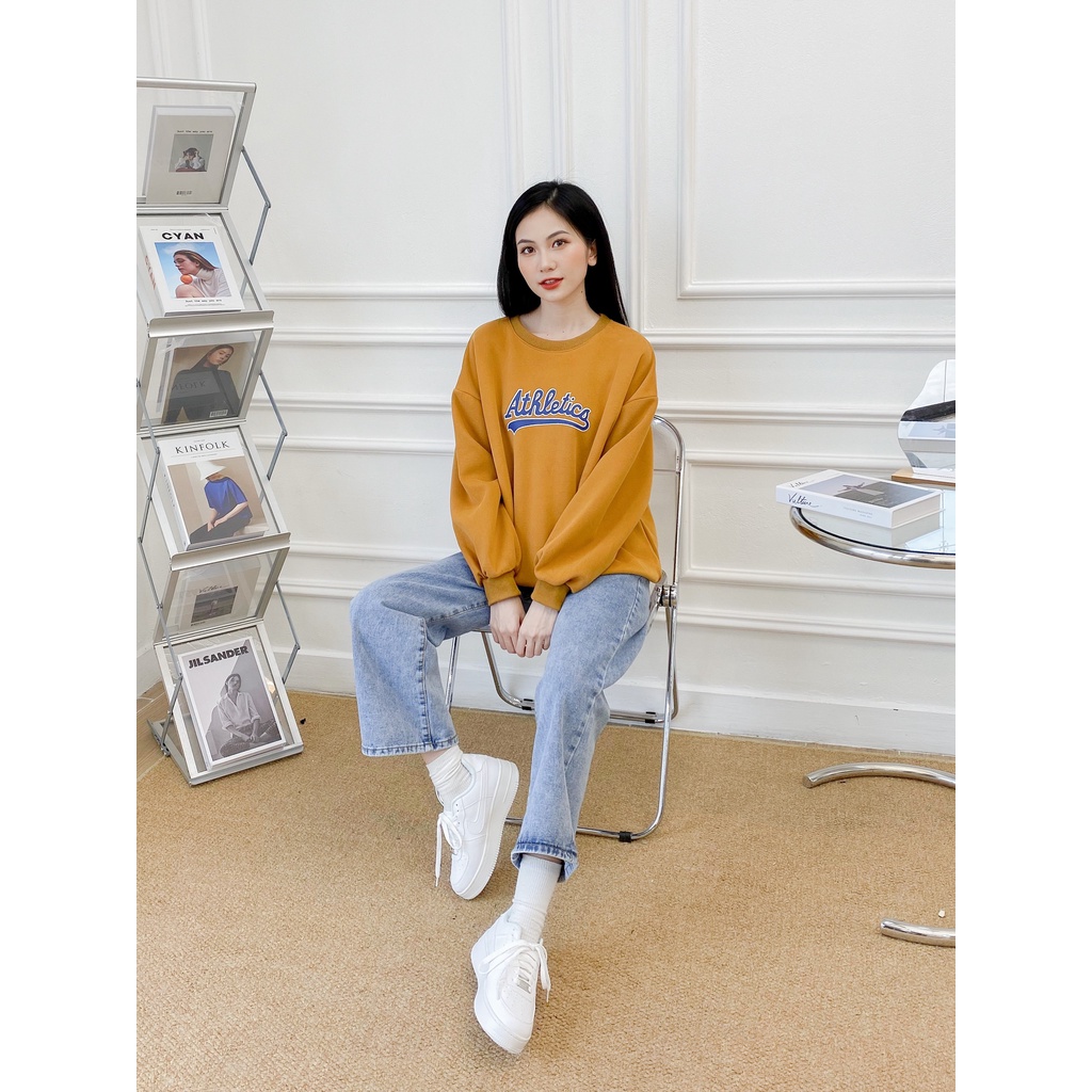 [HÀNG CÓ SẴN] Áo nỉ dài tay May Boutique áo nỉ oversize in chữ Athletics ABS21A_109.039 | BigBuy360 - bigbuy360.vn