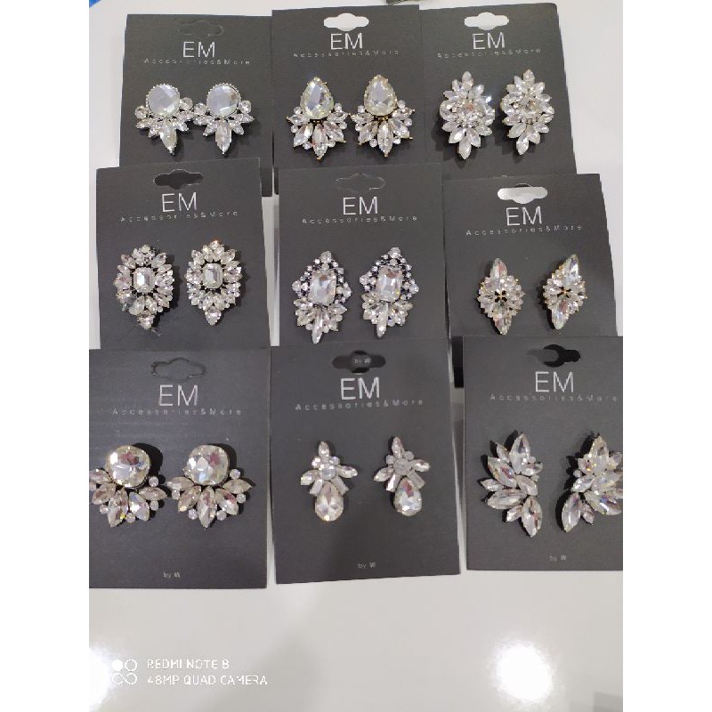 Khuyên tai đá cao cấp sáng đẹp