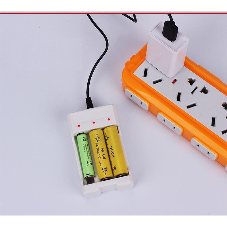 Dụng cụ sạc pin đa năng 3 khe chui