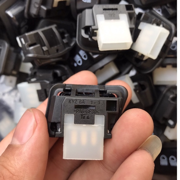 Công tắc tắt đèn cho các xe như , Vision 2021 , Lead 2021 , Wave 2021,Future các xe không có nút tắt đèn.xmv