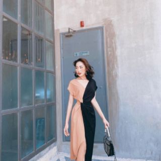 Đầm xoắn eo