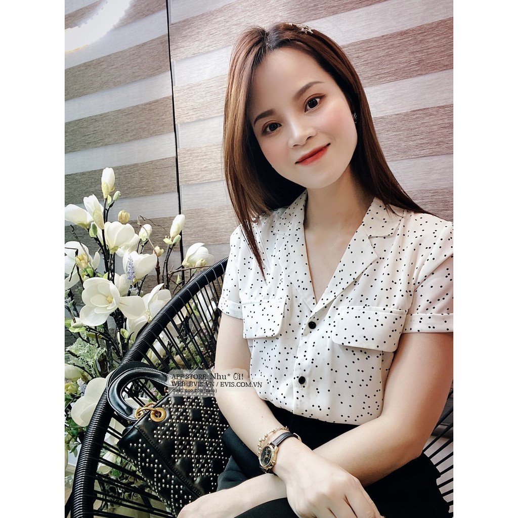Sét bộ áo sơ mi chấm bi cổ vest kết hợp với quần tây ống suông thì quá xinh rồi ạ