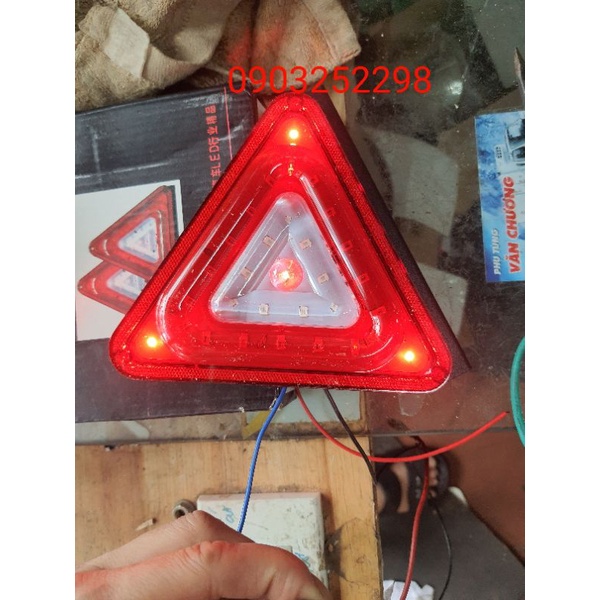 Đèn led tam giác cảnh báo xe tải , xe hơi , tàu thuyền kt 15,5cm× 16,5cm siêu đẹp 24v