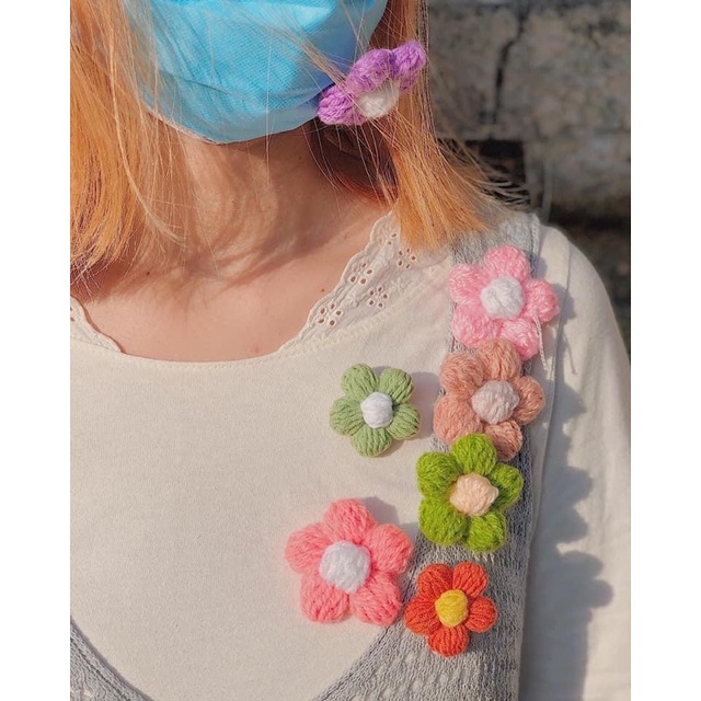 Hoa bằng len nhiều màu trang trí