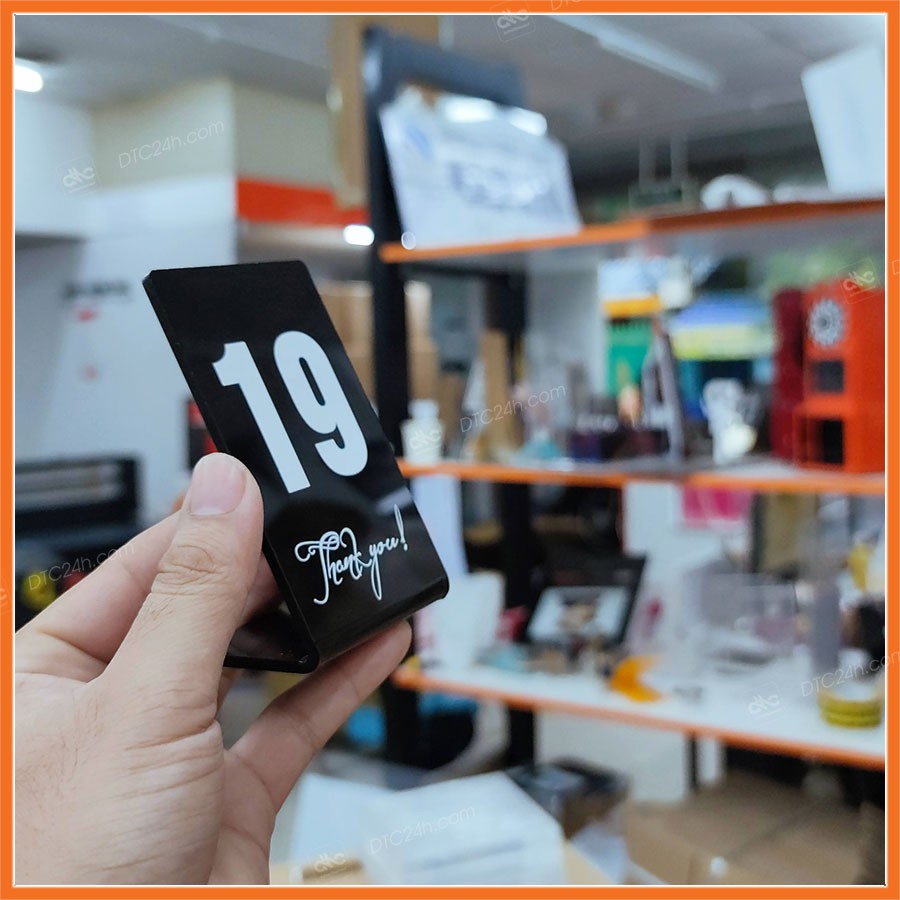 Combo 10 thẻ số bàn cà phê - Biển số bàn mica - Kệ số mica để bàn - Số 01 đến 50