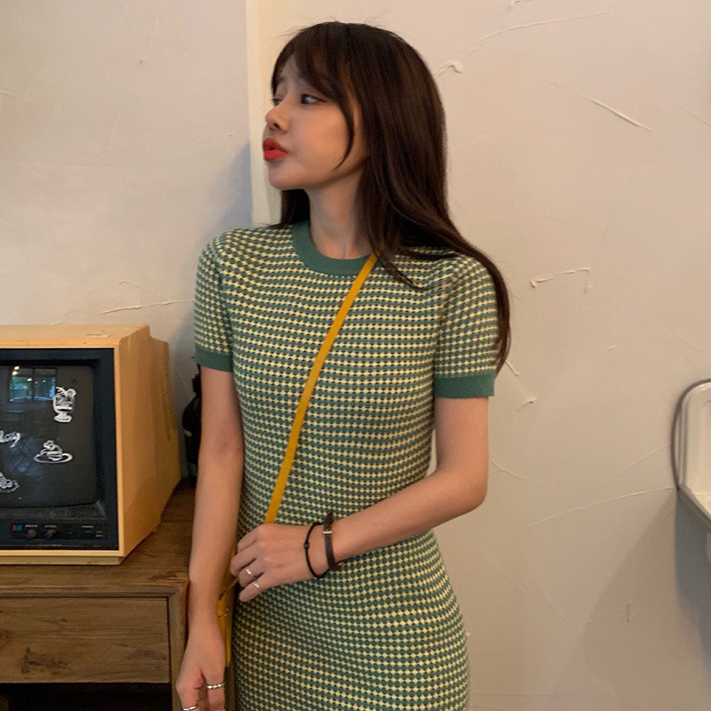 Váy Đầm Dệt Kim Tay Ngắn Cổ Tròn Thiết Kế Ôm Sát Tôn Dáng Nữ