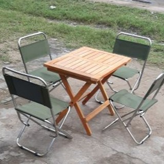 Bàn gỗ xếp.