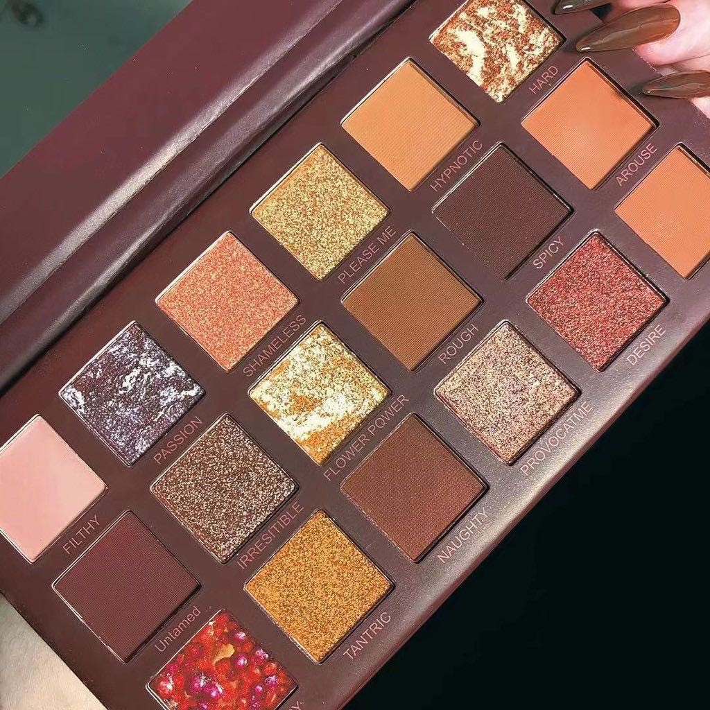 BẢNG PHẤN MẮT 18 Ô DIKAU NAUGHTY SANG CHẢNH THỜI THƯỢNG E119 | BigBuy360 - bigbuy360.vn