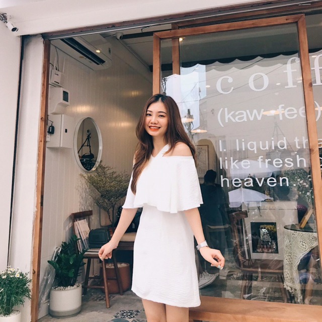 Đầm cổ V trắng