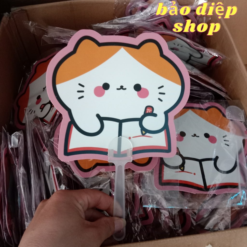 Quạt cầm tay mini bằng nhựa với họa tiết hình hoạt hình siêu cute | BigBuy360 - bigbuy360.vn