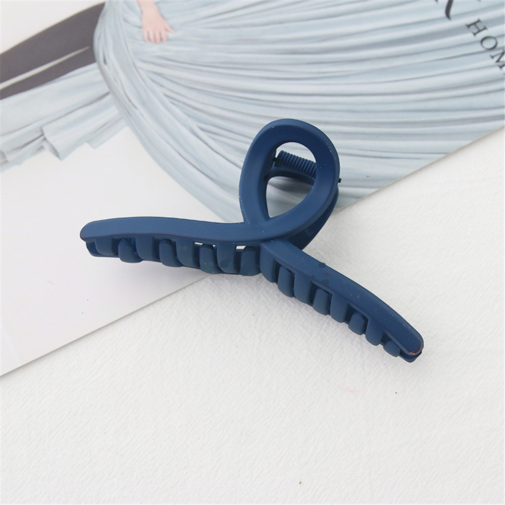 Kẹp tóc càng cua tạo kiểu tóc hợp thời trang cho nữ