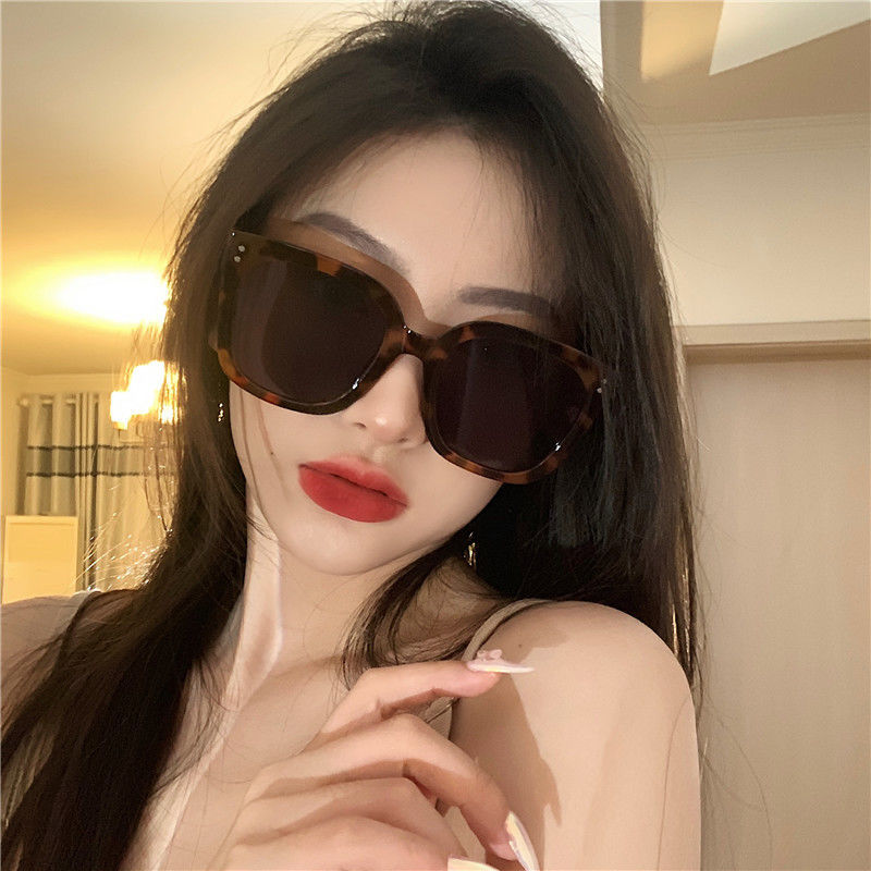 Beige frame square fashion sunglasses