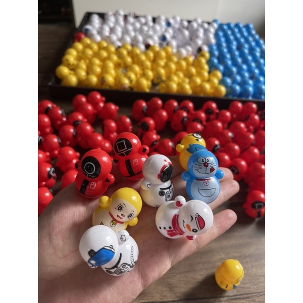 Đồ chơi lật đật mini squid game trò chơi con mực doremon pikachu