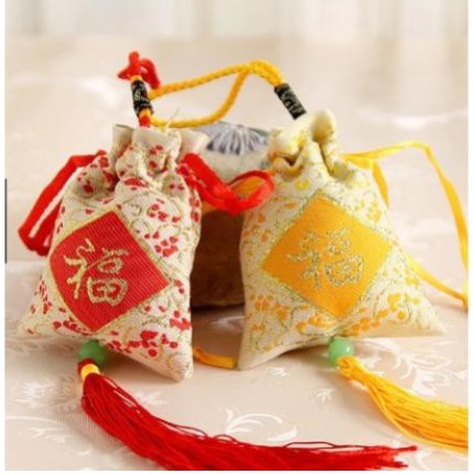 Túi thơm nụ hoa khô thêu tay