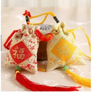 Túi thơm nụ hoa khô thêu tay