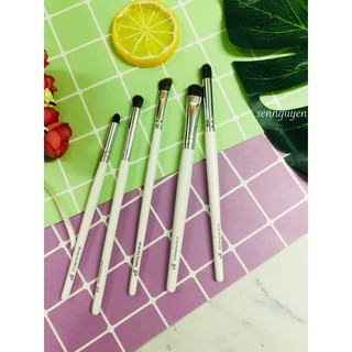 Cọ mắt ELF Eye Brush.