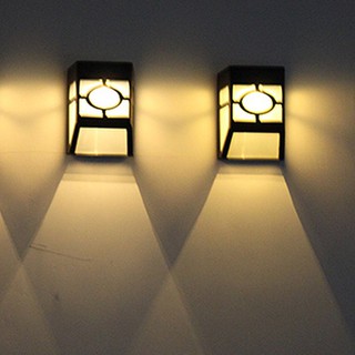 Đèn LED gắn tường năng lượng mặt trời