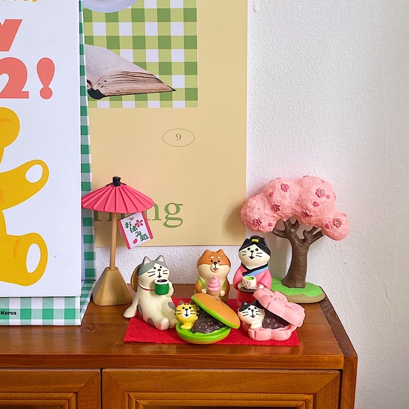 Mô hình mèo chủ đề lễ hội anh đào matcha