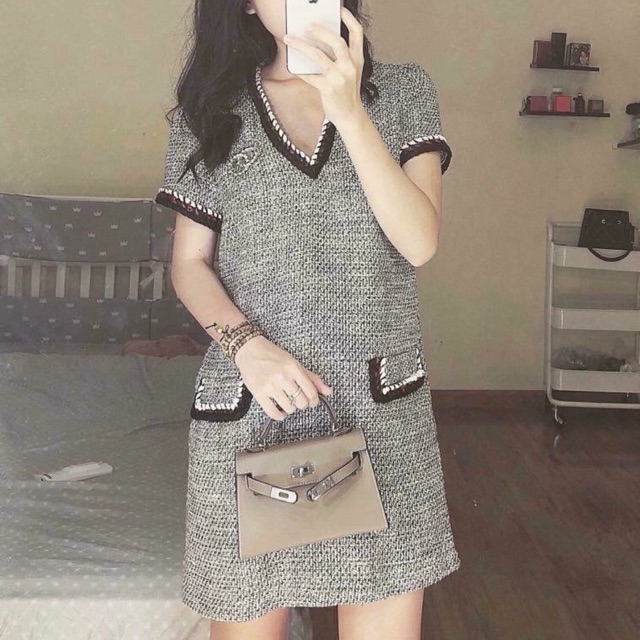 ĐẦM TWEED SUÔNG CỔ CHỮ V