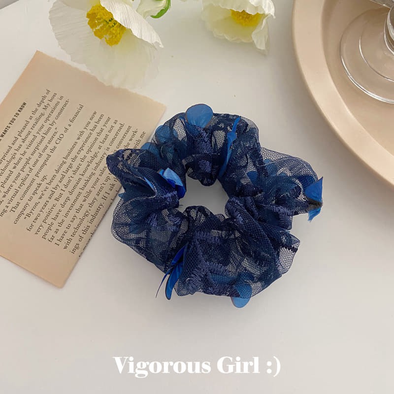 Scrunchies vải voan đính bướm