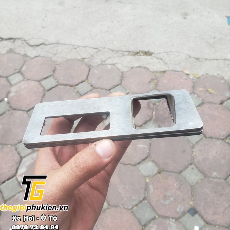 Ốp inox bảo vệ Camera sau xe Mazda 3 2020