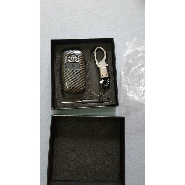 Ốp chìa khóa, bọc khóa Carbon xe Toyota Raize, Toyota Veloz, Avanza 2021 2022 2023 kèm móc treo sang trọng