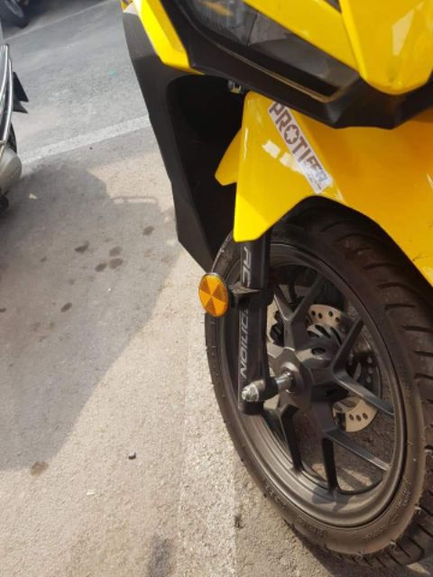 Pát vòng kẹp phuộc mắt mèo