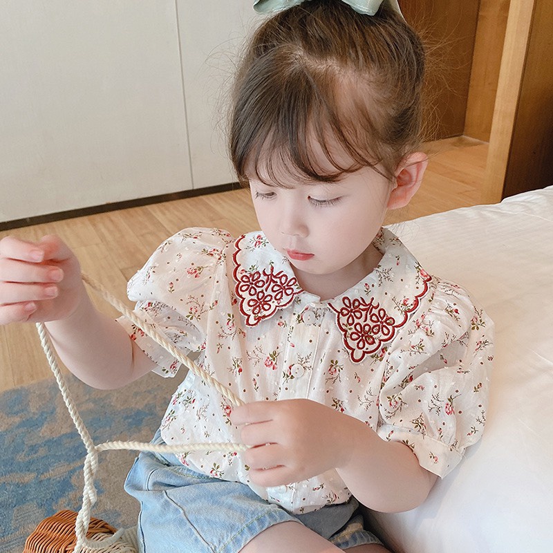 Áo sơ mi bé gái ngắn tay cổ sen cách điệu thêu hoa chất liệu đũi mỏng mềm mát hàng Quảng Châu cao cấp cho bé từ 11-23kg