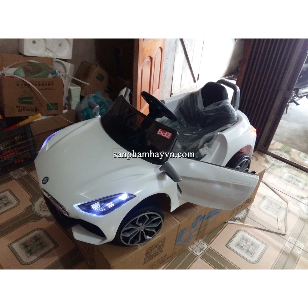 Xe oto trẻ em kiểu dáng siêu xe z4