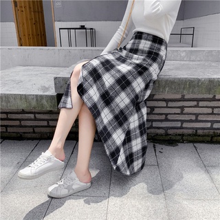 Chân váy kẻ dáng dài đuôi cá