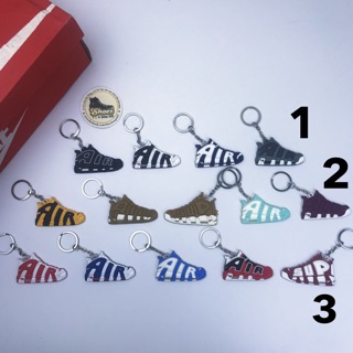 Móc chìa khoá giày thể thao ( Được chọn mẫu )