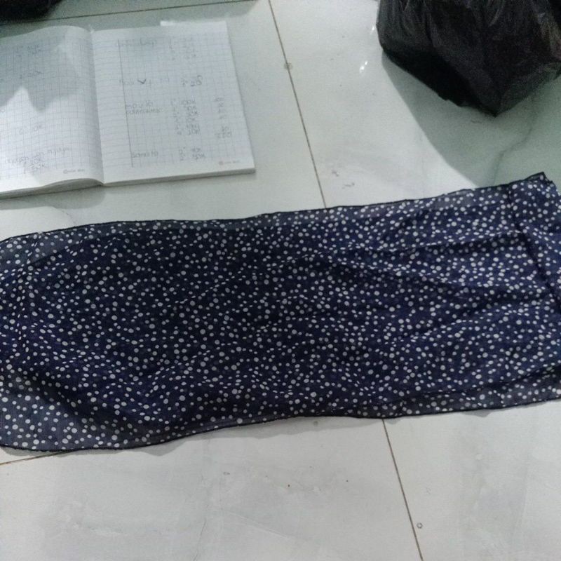 khăn voan lụa hoạ tiết chấm bi,