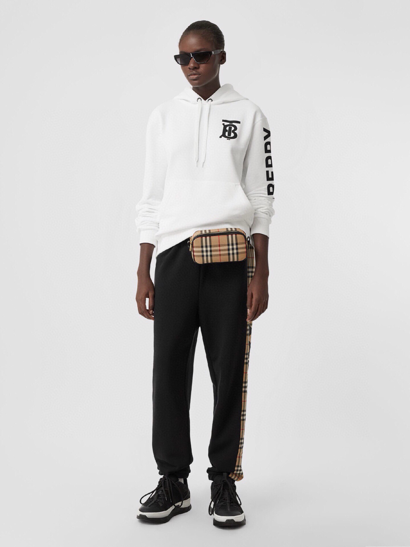 Burberr 2020 autumn and winter new style vintage printed TB letter for men long-sleeved hooded sweater pure cotton fabric | BigBuy360 - bigbuy360.vn