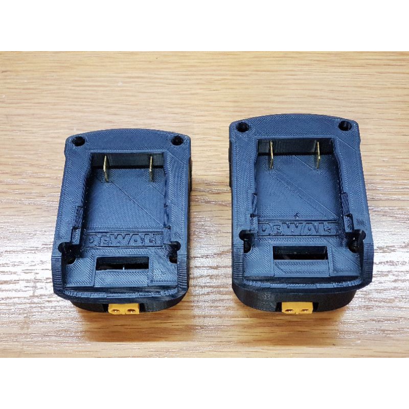 DMTT Hộp Lấy Nguồn Pin 20V Dewalt