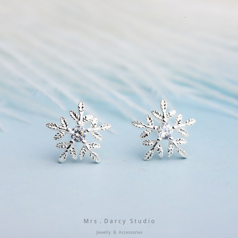 MRS.D【In Stock】100% Sterling Silver Fashioned Snowflakes S925 Earrings Stud Earrings Colors of Zircon Jewelry Gift Ear Clips Minimalist Earring Design Jewelry Girls Allergy Free