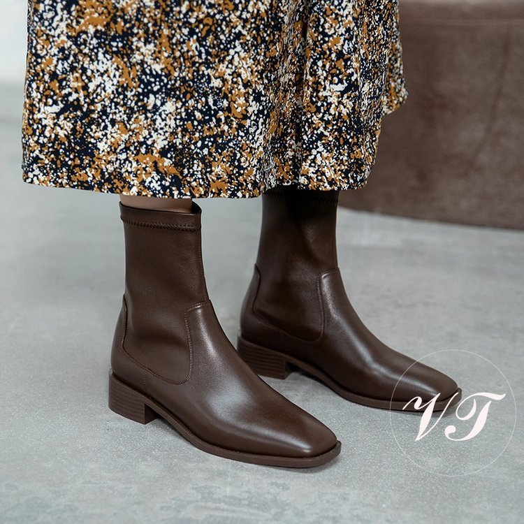 Giày bốt mũi vuông phong cách Hàn Quốc sành điệu cho nữ