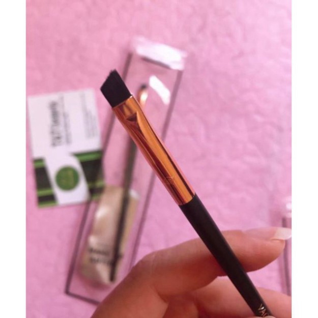 Cọ Tán Chân Mày Lông Dài Vacosi Eyebrow Angled Brush BR04 Z13