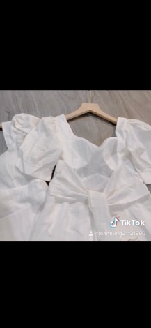 Váy trắng nơ chân đuôi cá