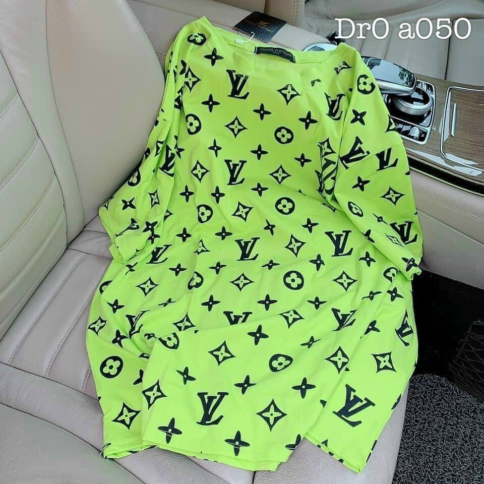 Áo thun form rộng màu xanh neon in chữ hiệu sang chảnh hothit