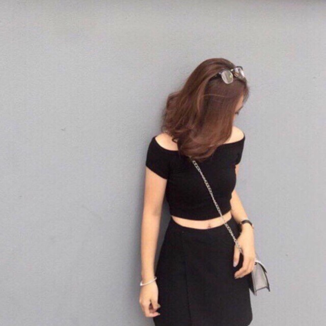 Áo croptop bẹt vai