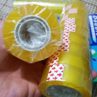 Băng dính vàng bản cuộn 2cm.