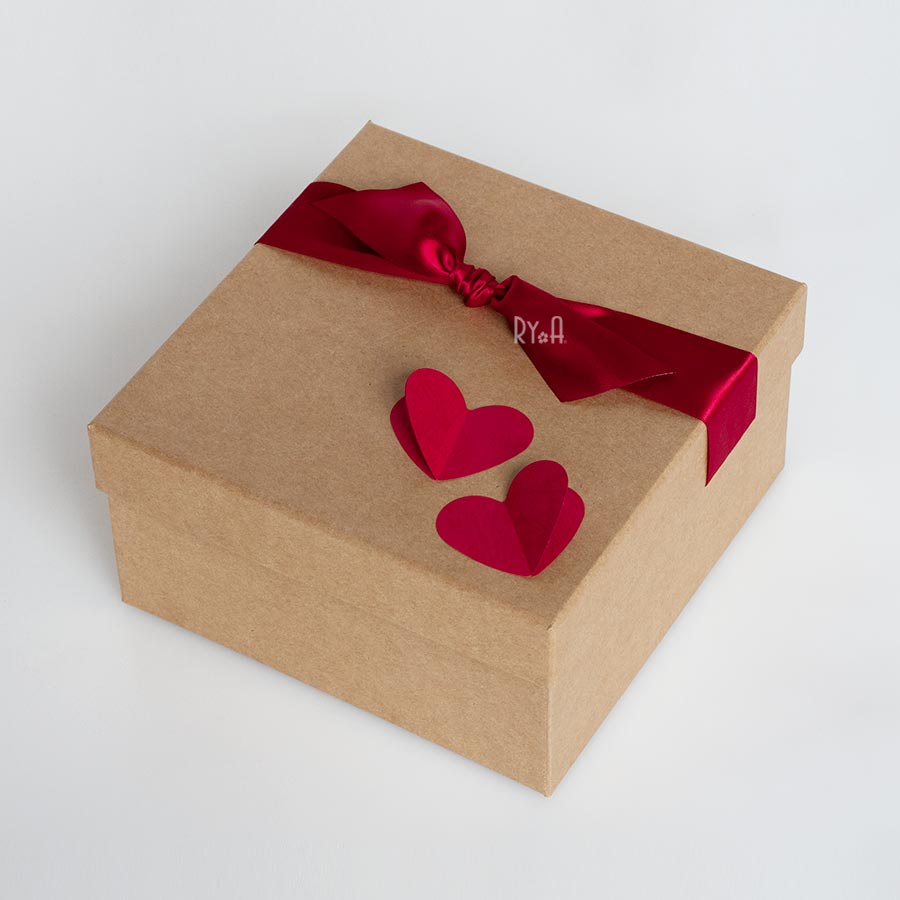 Hộp quà vuông đính nơ, hộp quà tặng sinh nhật, hộp quà tặng 8/3, Valentine (17.5x17.5x9cm)