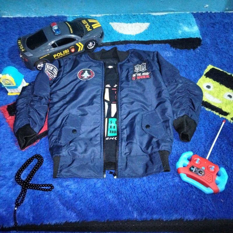 Áo khoác BOMBER cho nam và nữ.