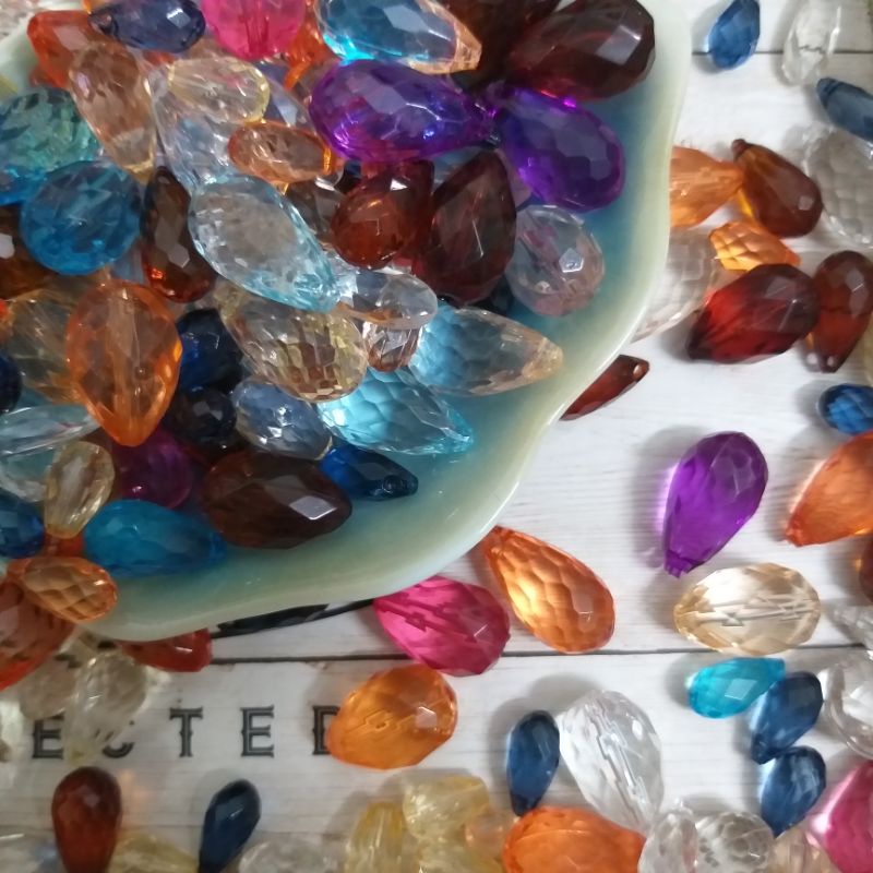 Hạt nhựa pha lê giọt nước , trang trí thủ công .(100g/29k)