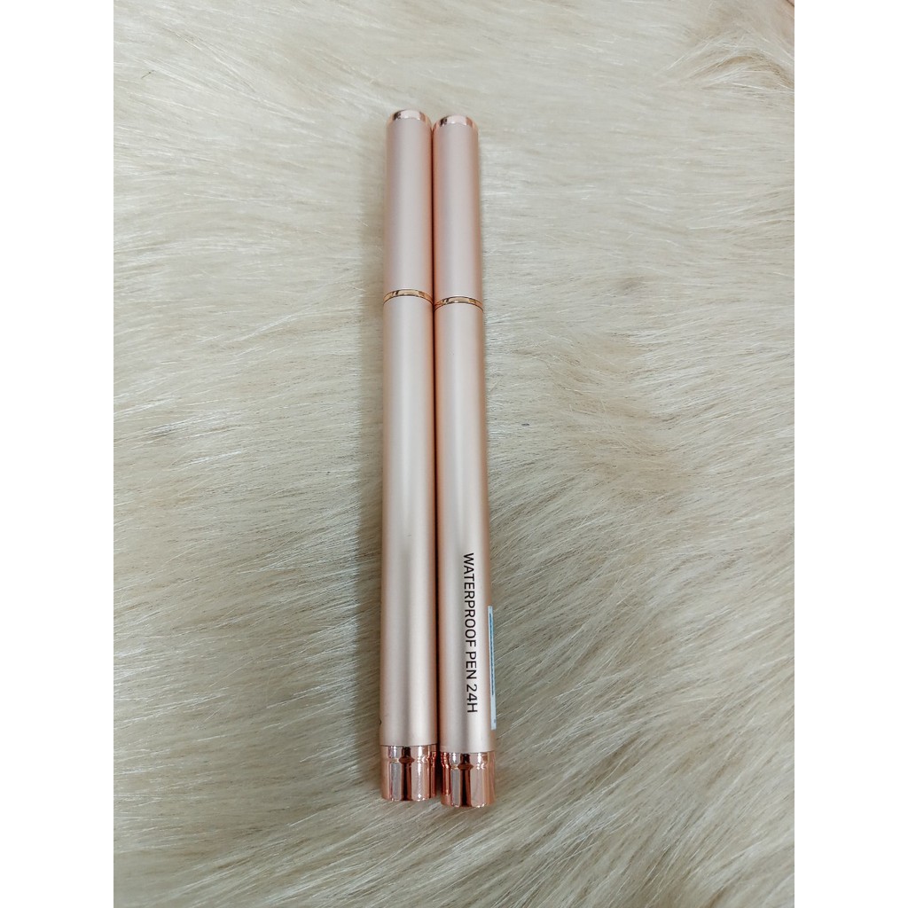 Bút lông kẻ mắt vacosi  thiết kế sang trọng, đầu bút linh hoạt tạo đường sắc nét nhỏ , không lem, không trôi.