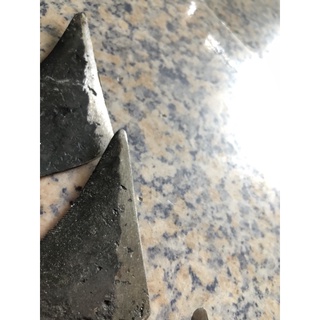 Trét lưỡi hái làm cỏ đầy