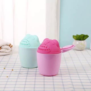 Cốc tắm gội kute cho bé